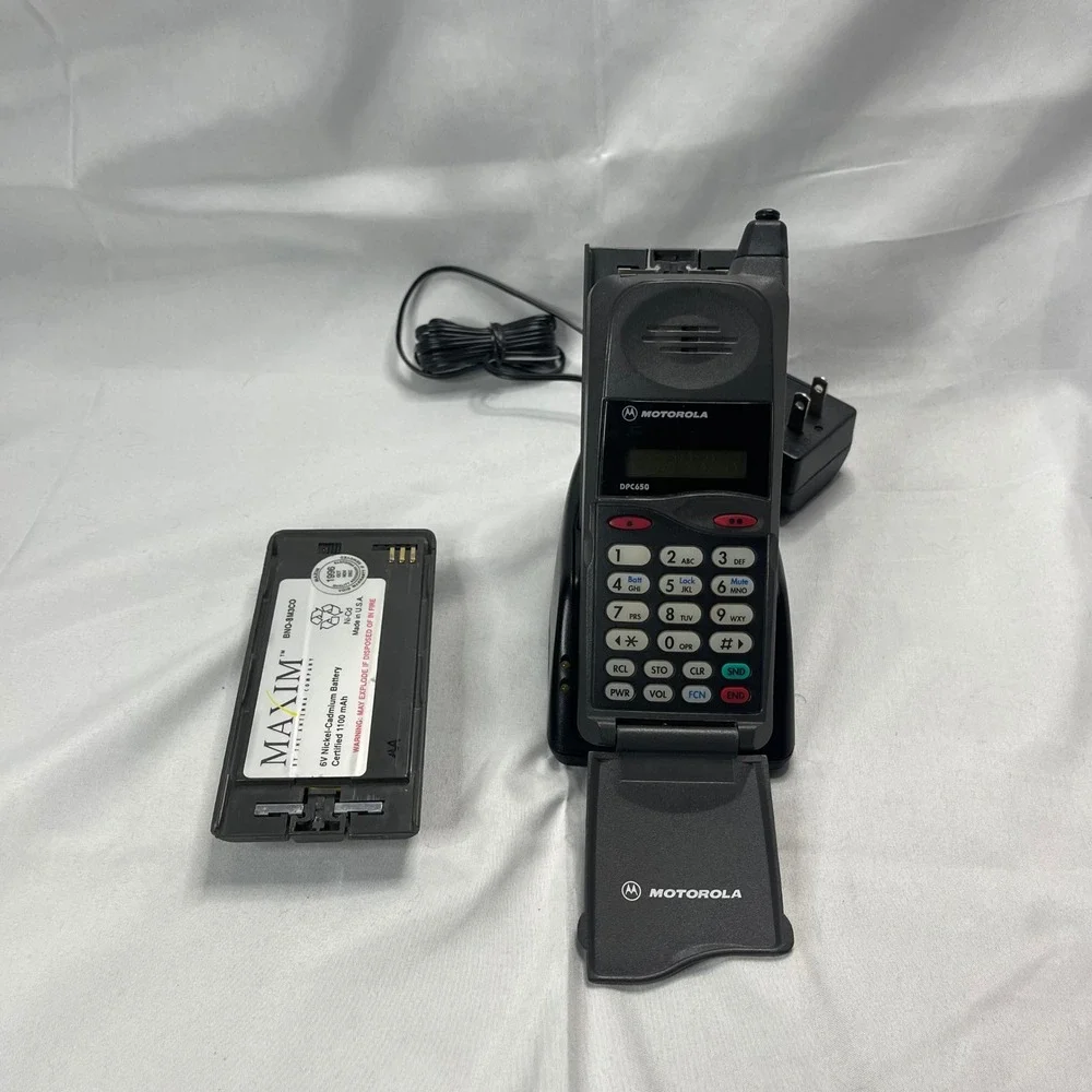 Vintage Motorola DPC650 Flip Cell Phone Bundle Retro TESTED Working